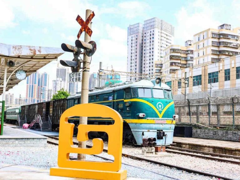 深圳工业旅游景点：深圳工业站街区